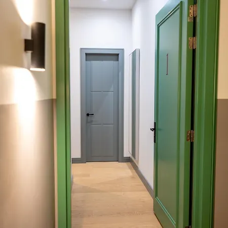 公寓 Spacious & Quiet With Terrace 1-br, Centre *