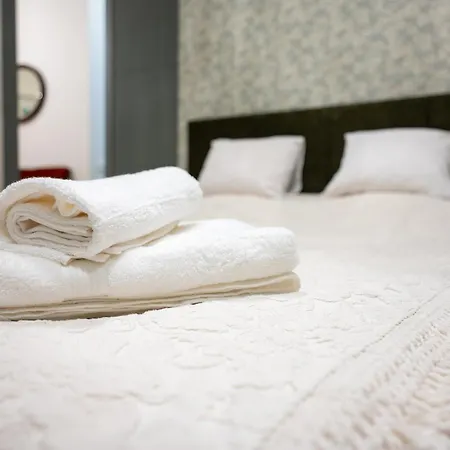 Spacious & Quiet With Terrace 1-br, Centre 아파트