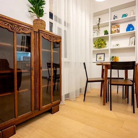 Spacious & Quiet With Terrace 1-br, Centre * 리가