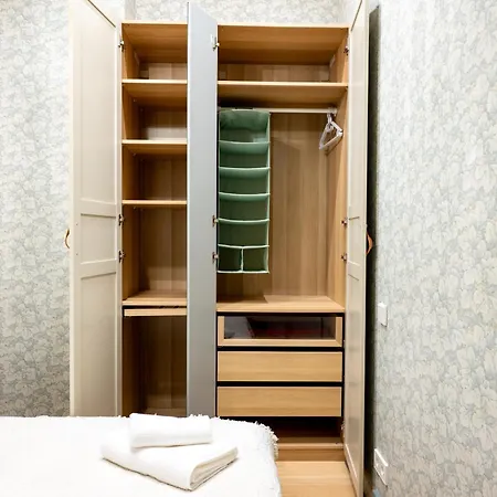 Spacious & Quiet With Terrace 1-br, Centre 아파트 리가