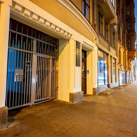 아파트 Spacious & Quiet With Terrace 1-br, Centre