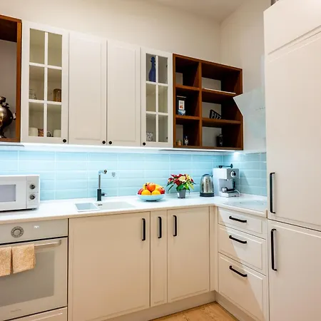 Spacious & Quiet With Terrace 1-br, Centre 리가