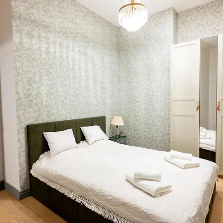 Spacious & Quiet With Terrace 1-br, Centre * 리가